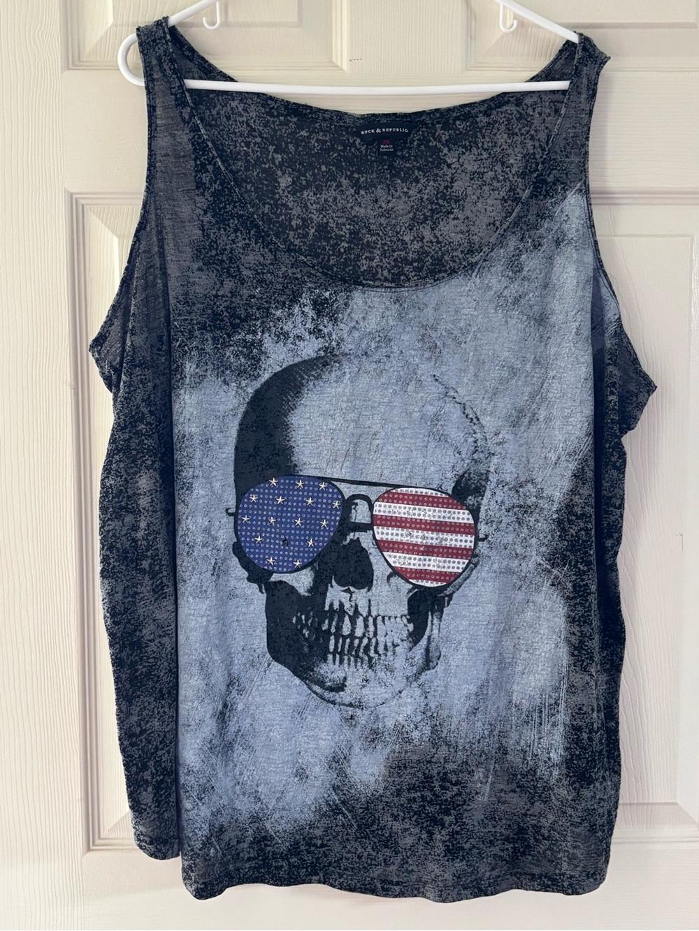 Rock & Republic Black Graphic Skull Tank with American Flag Sunglasses